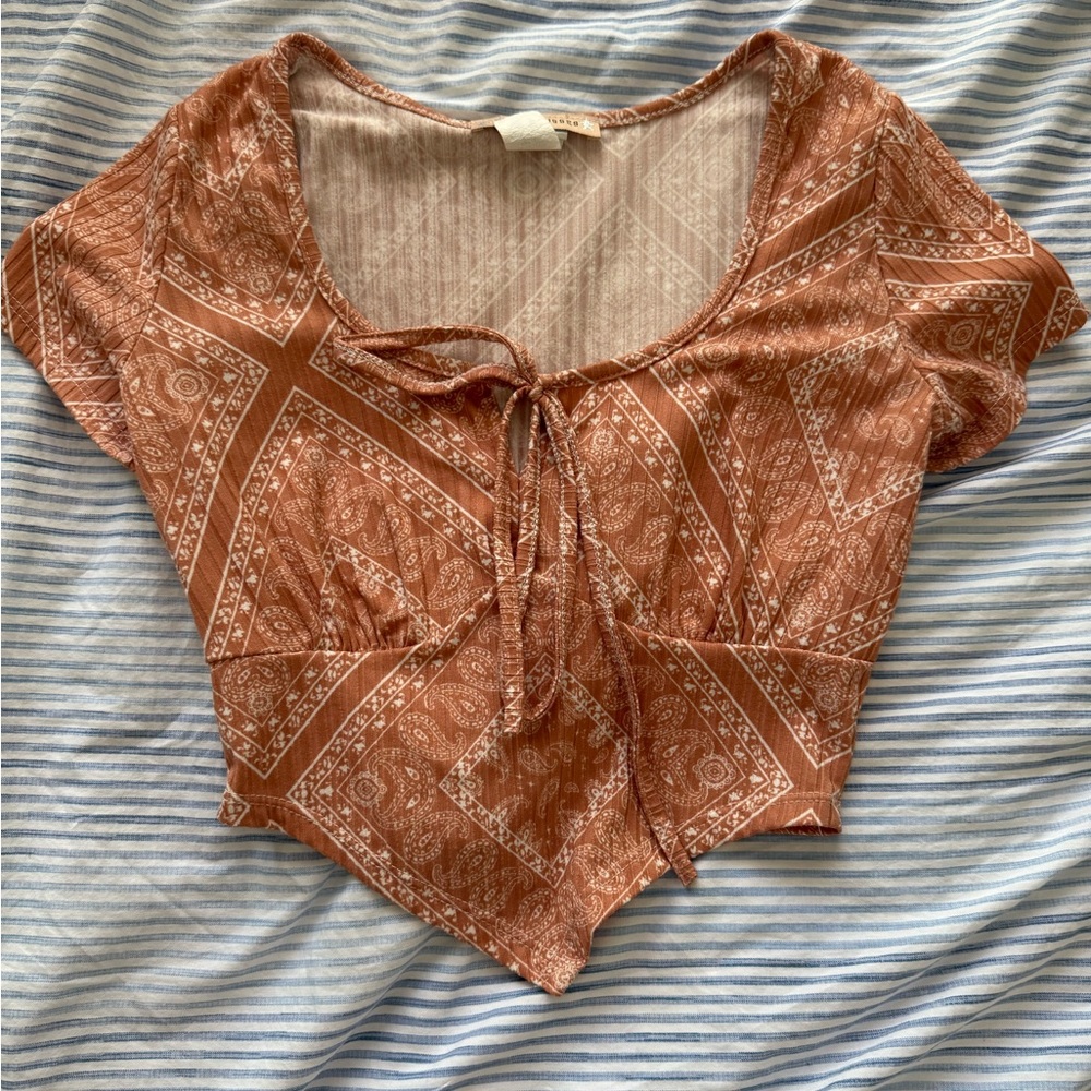 Roses & Kisses Women's Bohemian Tie-Front Top - Brown